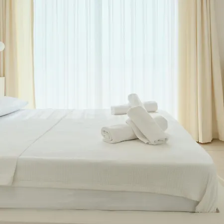 Neox With 2 Pools, Jacuzzi, Sauna & Minigolf וילה